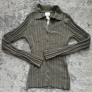 H&M RIBBED BUTTON UP SHIRT